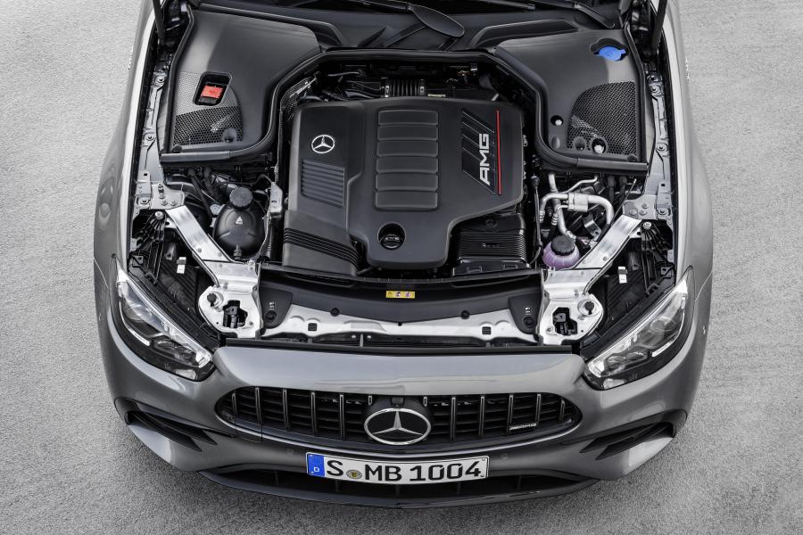 Моторный отсек Mercedes-AMG E53 4Matic+ (W213) 2020 года  (WW) (фото 16 из 21)